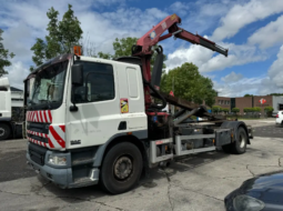 DAF CF 75.310 4X2 + HMF 1113 K2 + HOOKLIFT – ONLY camión con gancho