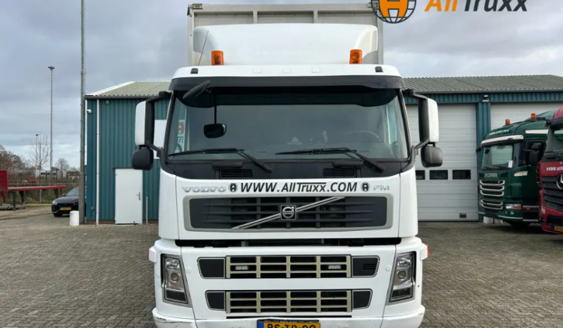 
								Volvo FM 300 6X2 Euro 5 full									