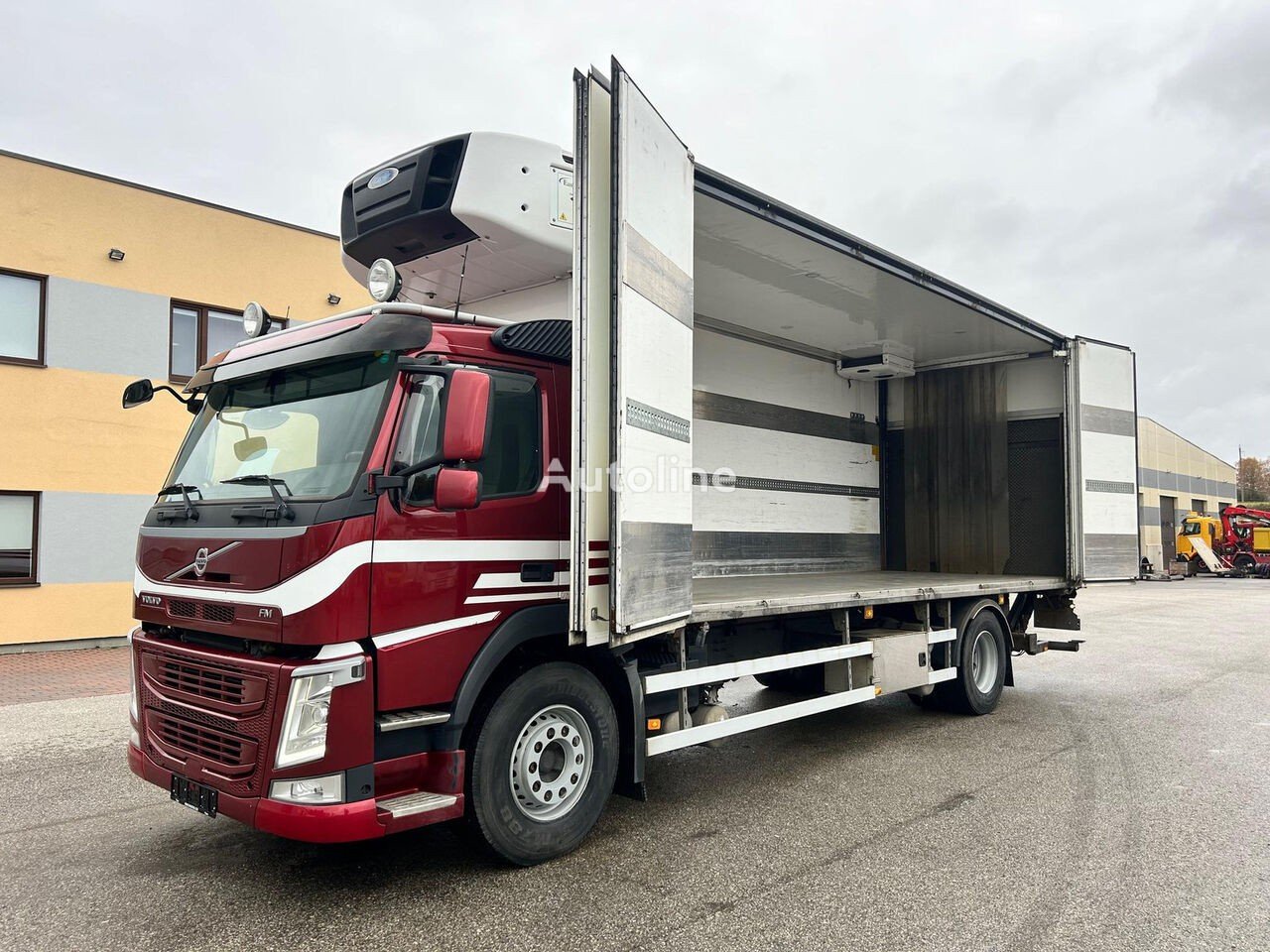Volvo (FM370 4X2 EURO6 + CARRIER + SIDE OPENING )
