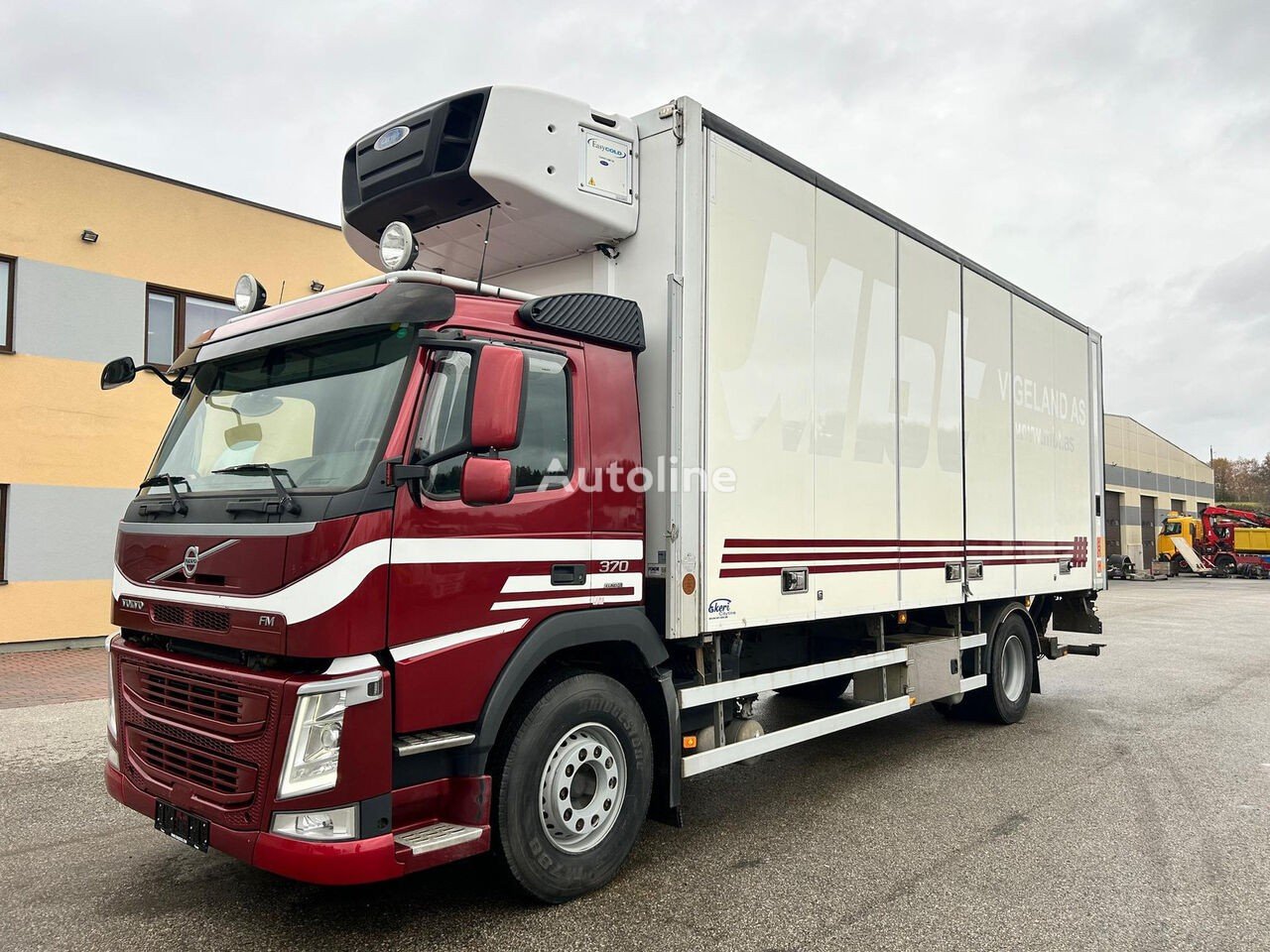 Volvo (FM370 4X2 EURO6 + CARRIER + SIDE OPENING )