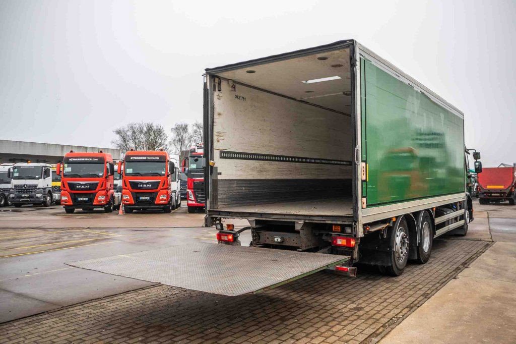 Volvo FE 300 300-6×2 (FE 300 )