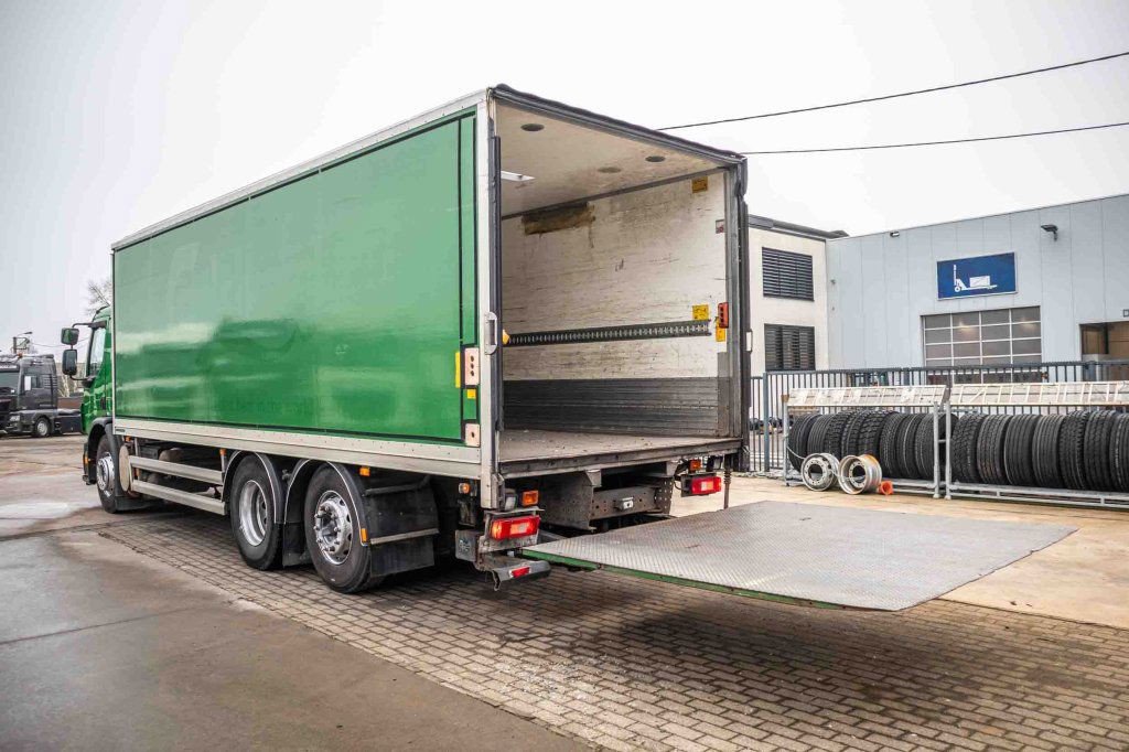 Volvo FE 300 300-6×2 (FE 300 )