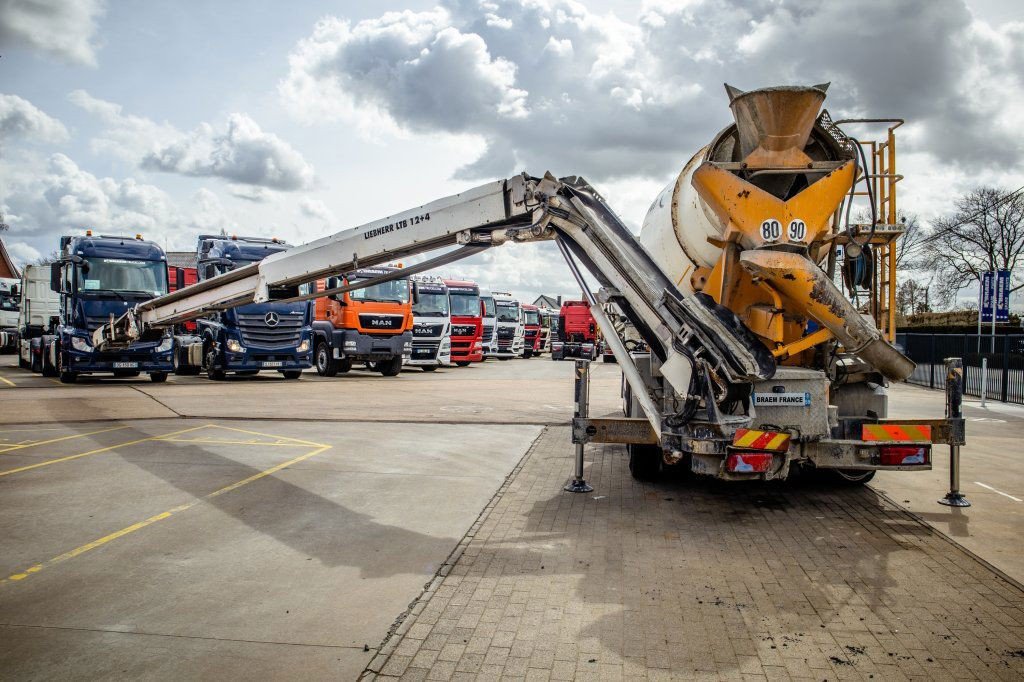 MAN TGS 32.400 32.400BB+Liebherr 8M+Band/Tapis 16m (TGS 32.400 )