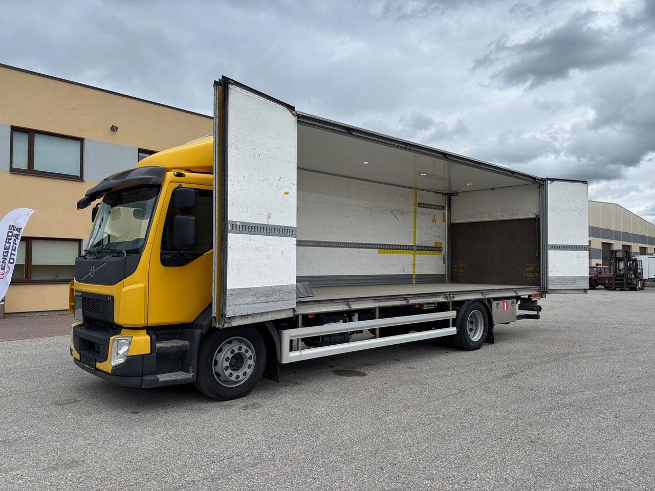 Volvo FL 250 + Side Opening 18T (FL 250 )
