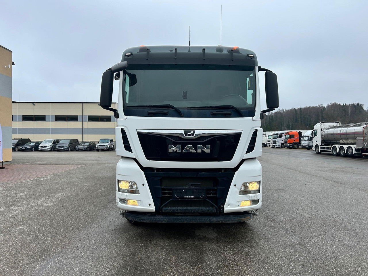 MAN TGX 35.500 8X4 Euro6 + BOX Vibration (TGX 35.500 )
