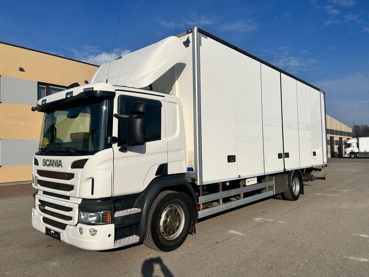 Scania P320 4×2 Euro6 + Side Opening + Lift (P320 )