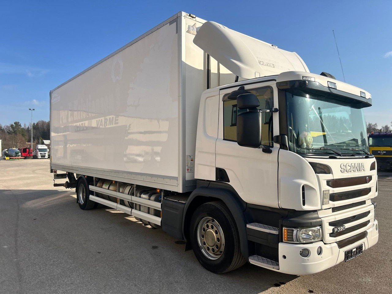 Scania P320 4×2 Euro6 + Side Opening + Lift (P320 )