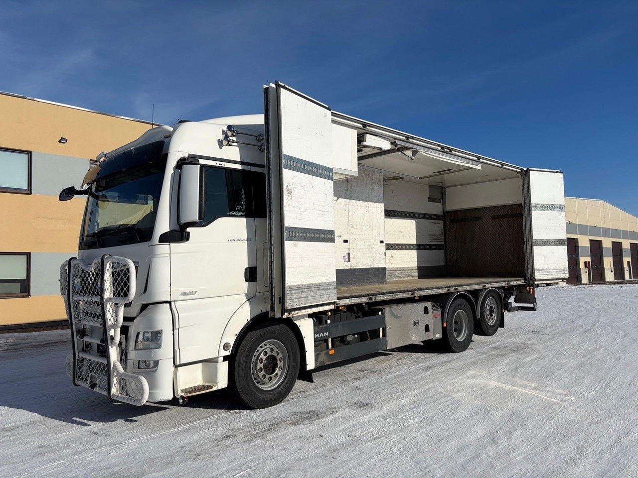 MAN TGX 26.560 6×2 + Retarder + Carrier Supra 1150 (TGX 26.560 )