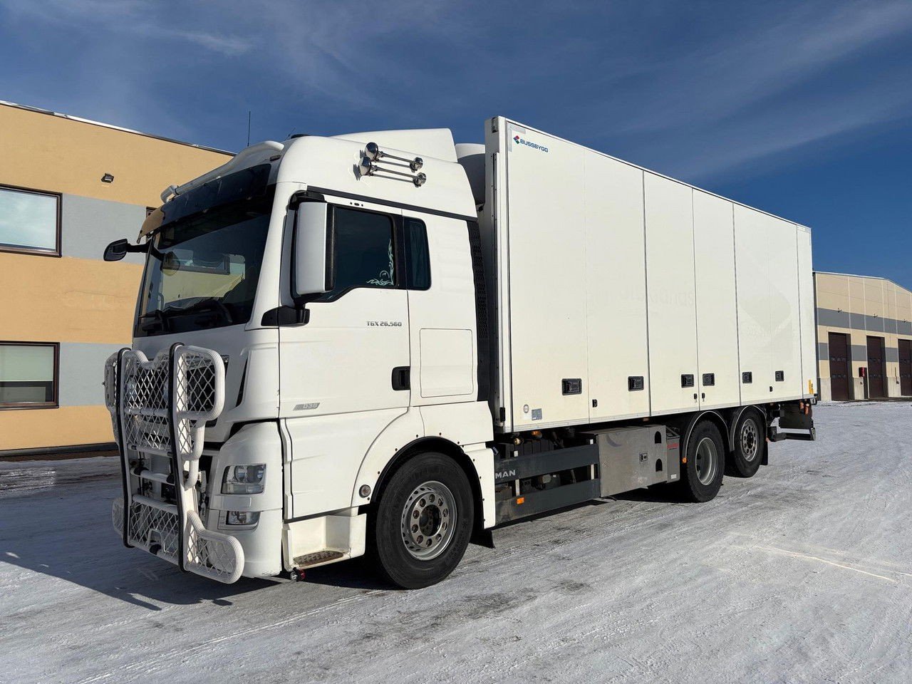 MAN TGX 26.560 6×2 + Retarder + Carrier Supra 1150 (TGX 26.560 )