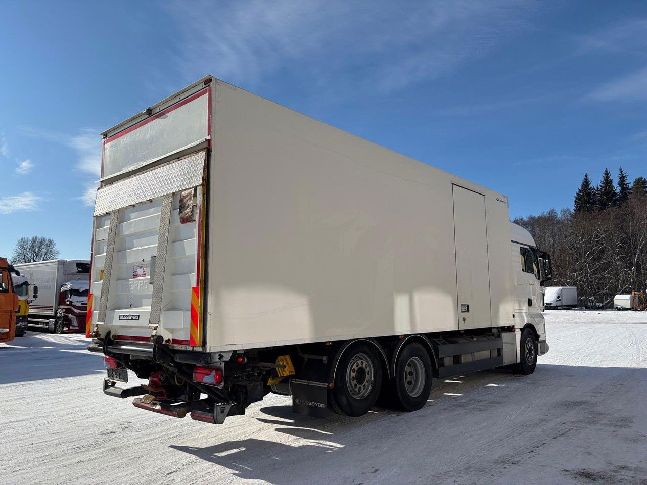 MAN TGX 26.560 6×2 + Retarder + Carrier Supra 1150 (TGX 26.560 )