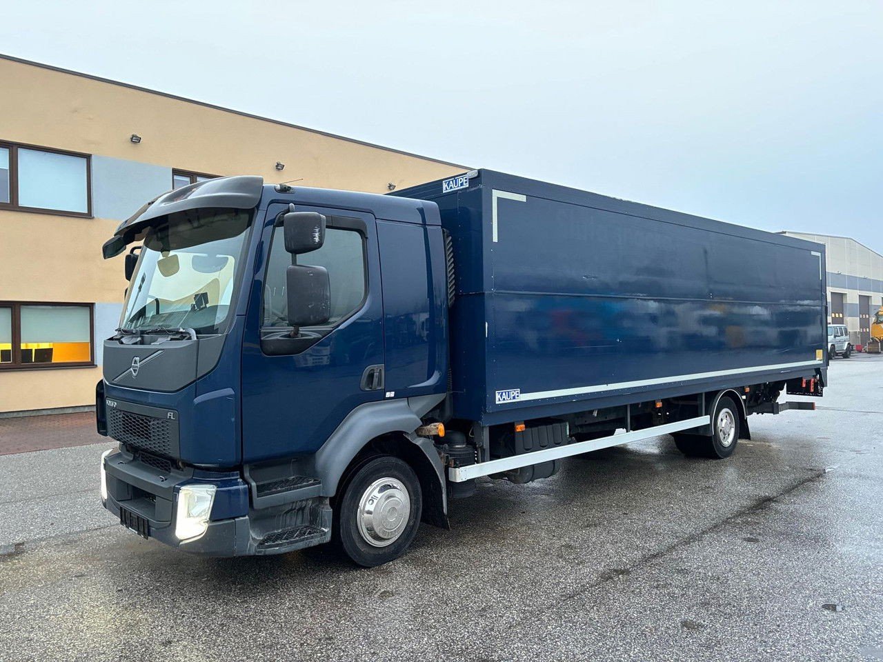 Volvo FL 240 + Manual + Lifting BOX (FL 240 )