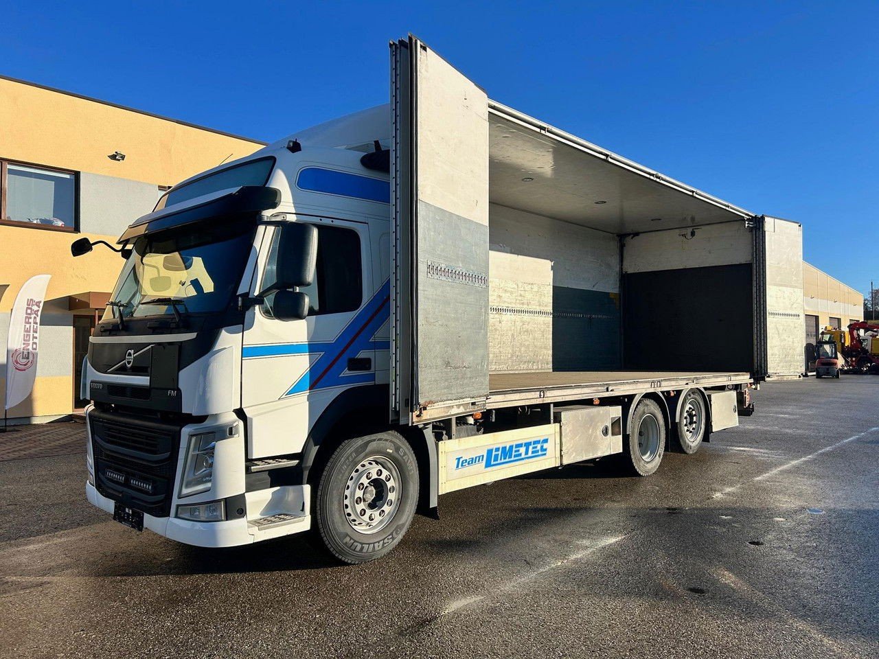 Volvo FM 330 6X24 Euro6 + Side Opening + BOX Heating (FM 330 )