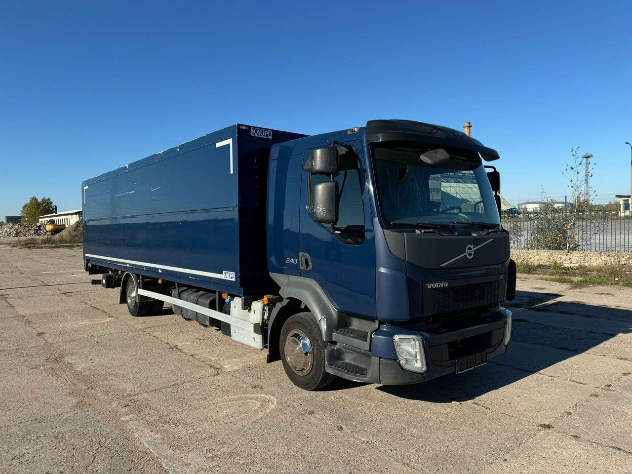 Volvo FL 240 + Lifting BOX (FL 240 )