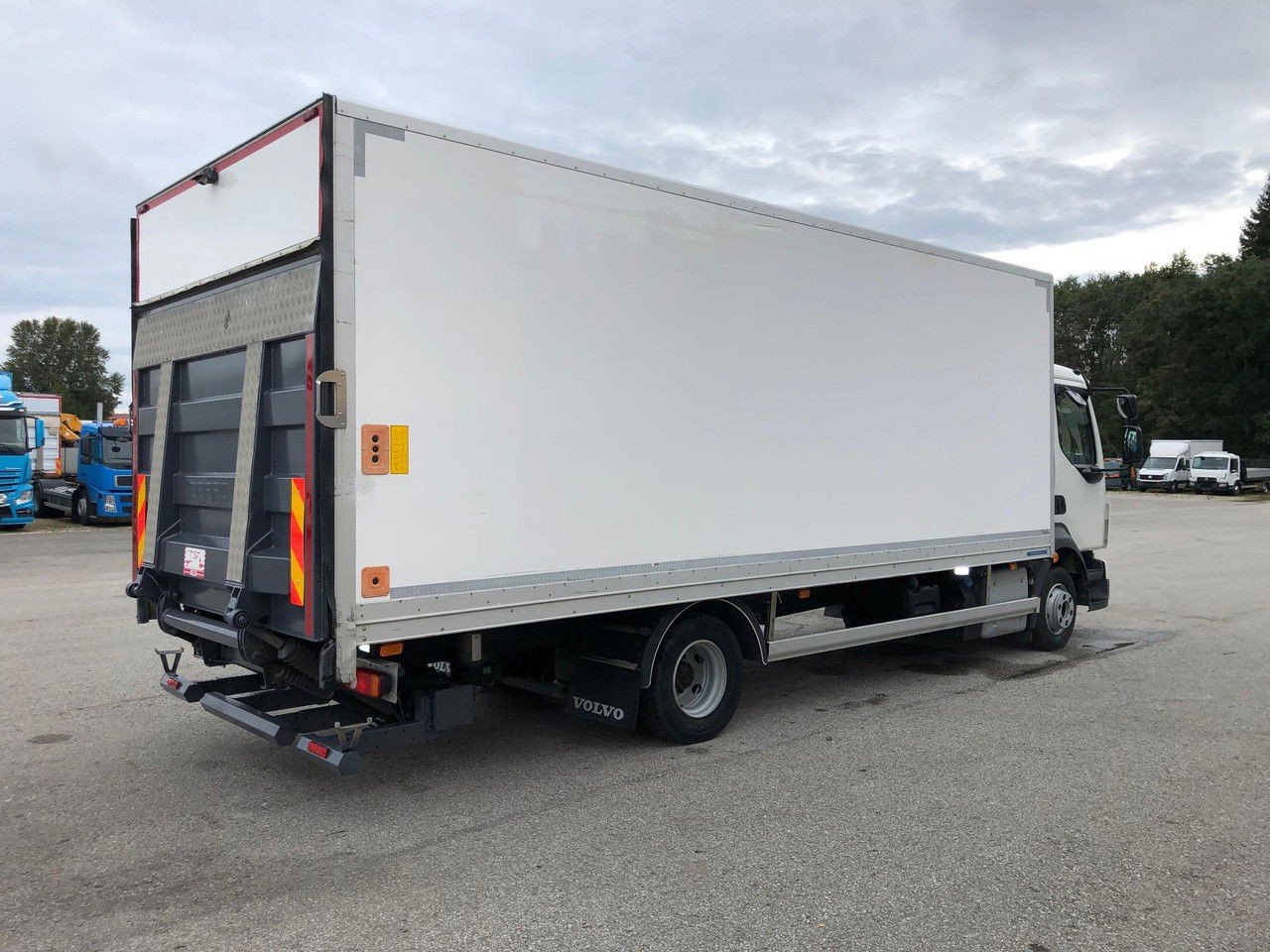 Volvo FL 210 4×2 Euro6 199 000KM (FL 210 )