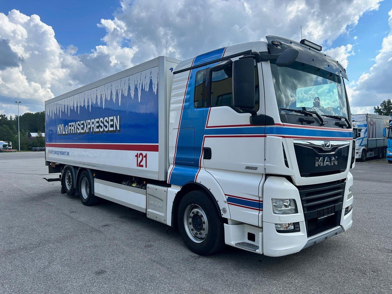 MAN TGX 26.540 Euro6 6X24 + Mitsubishi TU100S (TGX 26.540 )