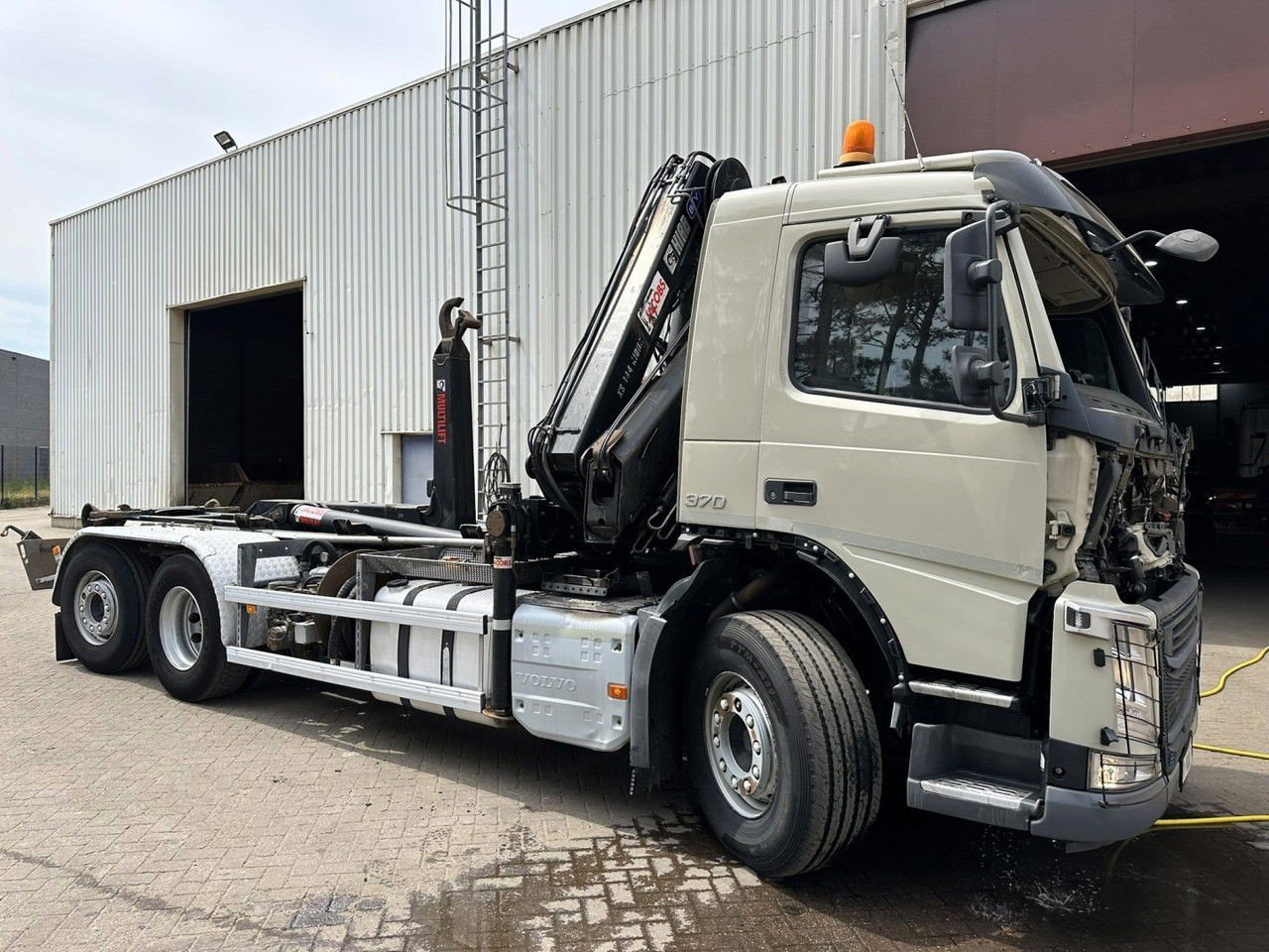 Volvo FM 370 6×2 Hooklift 21T + Crane Hiab 144 E-4 Hiduo – Engine / Gearbox OK – Chassis OK – Running + Driving – BE Truck (FM 370 )