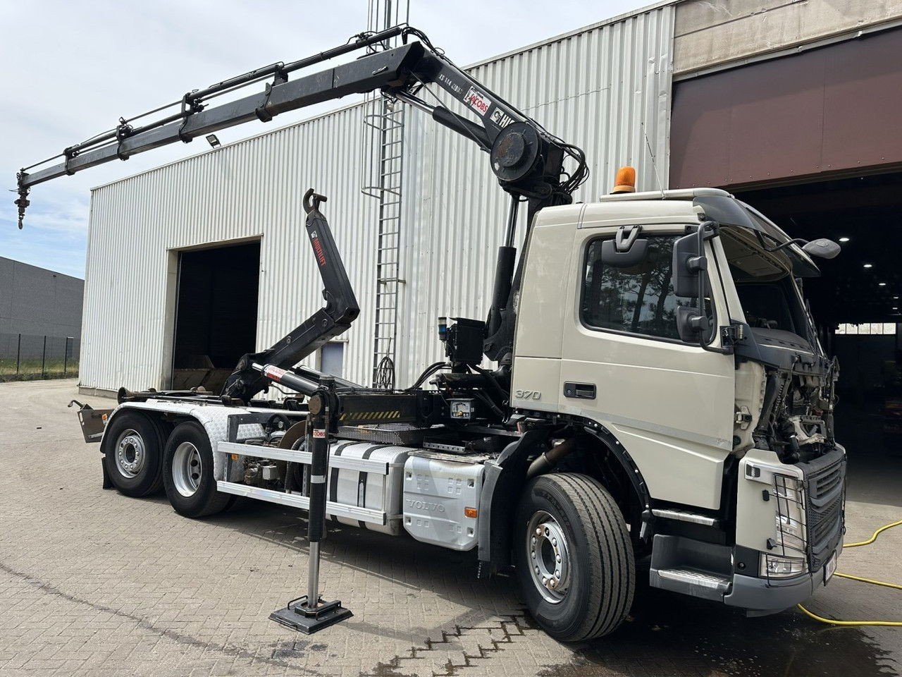 Volvo FM 370 6×2 Hooklift 21T + Crane Hiab 144 E-4 Hiduo – Engine / Gearbox OK – Chassis OK – Running + Driving – BE Truck (FM 370 )