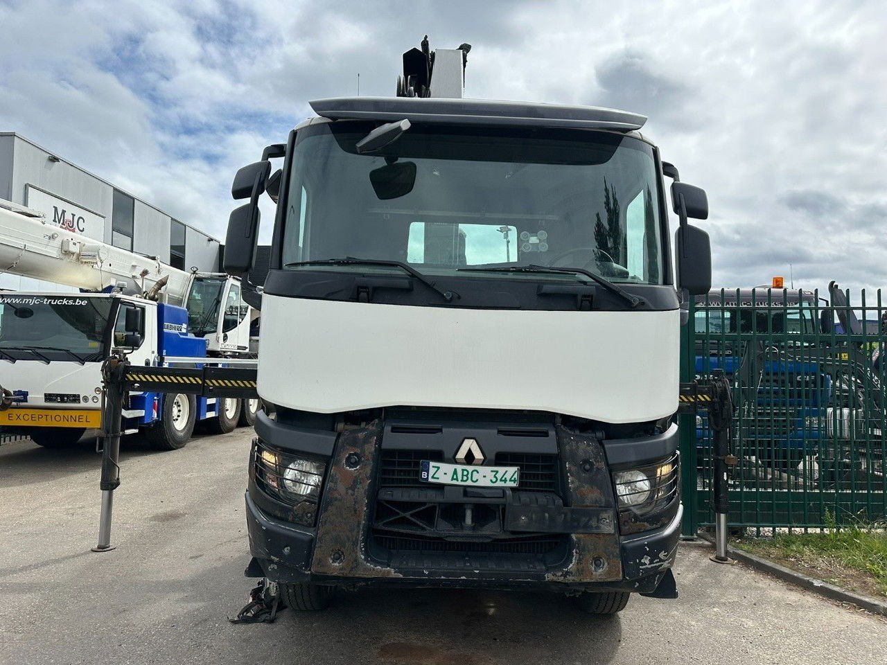 Renault C460 8×4 Hooklift + Crane Hiab 288 E-6 Hiduo – Radio – 5/6 F – Steel Spring / HUB Reduction (C460 )