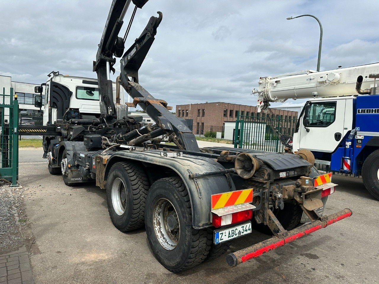 Renault C460 8×4 Hooklift + Crane Hiab 288 E-6 Hiduo – Radio – 5/6 F – Steel Spring / HUB Reduction (C460 )