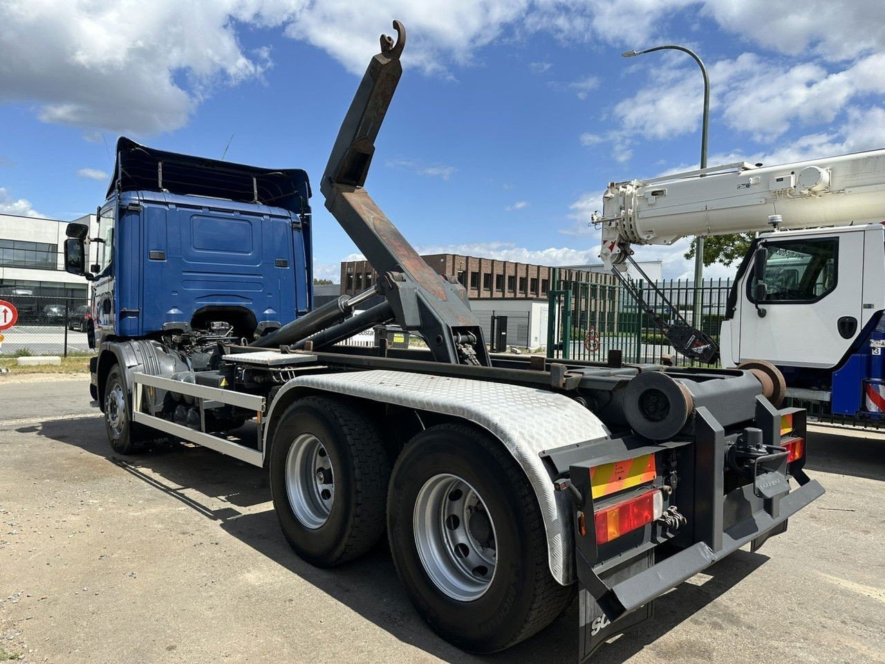 Scania L 124L-420 6×2 Hooklift VDL 20T – Steel Spring / Ballestas / Blatt – Manual – Mechanical Pump – 10 Tires Double Wheels (L )