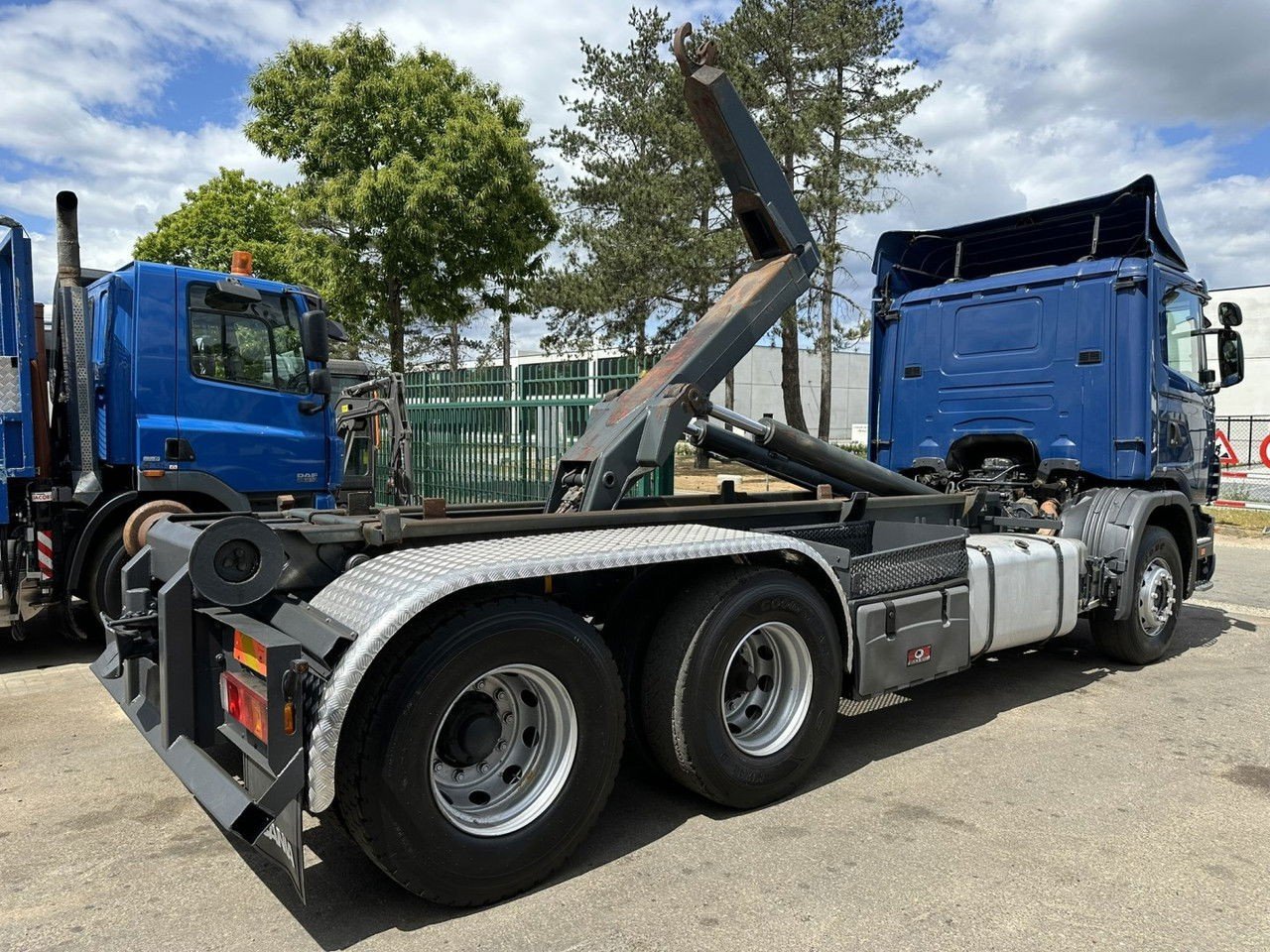 Scania L 124L-420 6×2 Hooklift VDL 20T – Steel Spring / Ballestas / Blatt – Manual – Mechanical Pump – 10 Tires Double Wheels (L )
