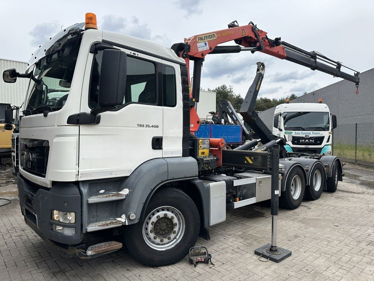 MAN TGS 35.400 8×4 Tridem Hooklift T22 + Crane Palfinger PK 18001 EH + Radio – Euro 5 – Lift/Steering Axle – BE Truck (TGS 35.400 )