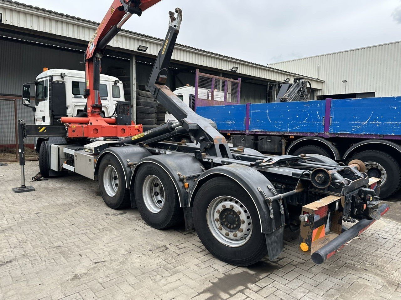 MAN TGS 35.400 8×4 Tridem Hooklift T22 + Crane Palfinger PK 18001 EH + Radio – Euro 5 – Lift/Steering Axle – BE Truck (TGS 35.400 )