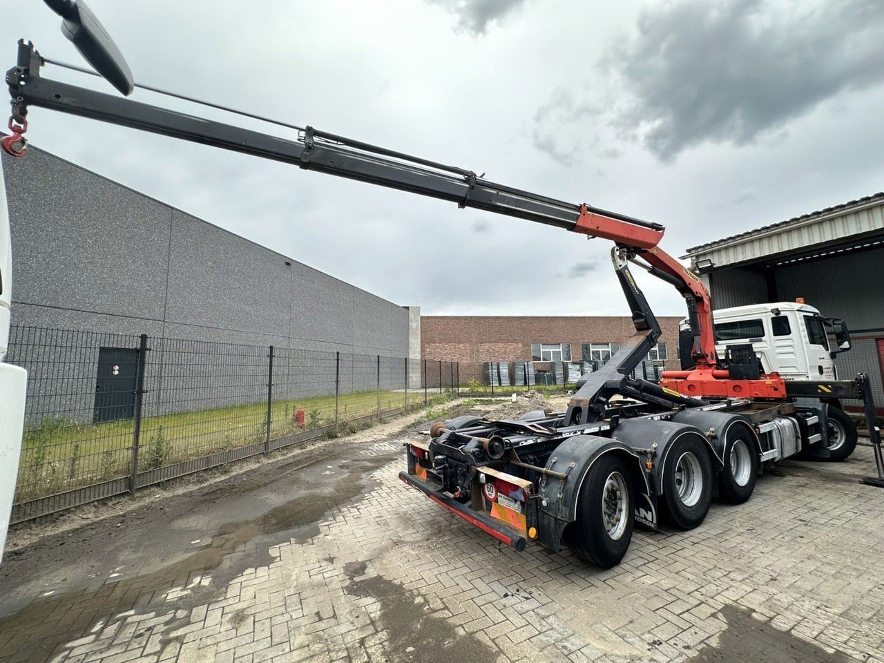 MAN TGS 35.400 8×4 Tridem Hooklift T22 + Crane Palfinger PK 18001 EH + Radio – Euro 5 – Lift/Steering Axle – BE Truck (TGS 35.400 )