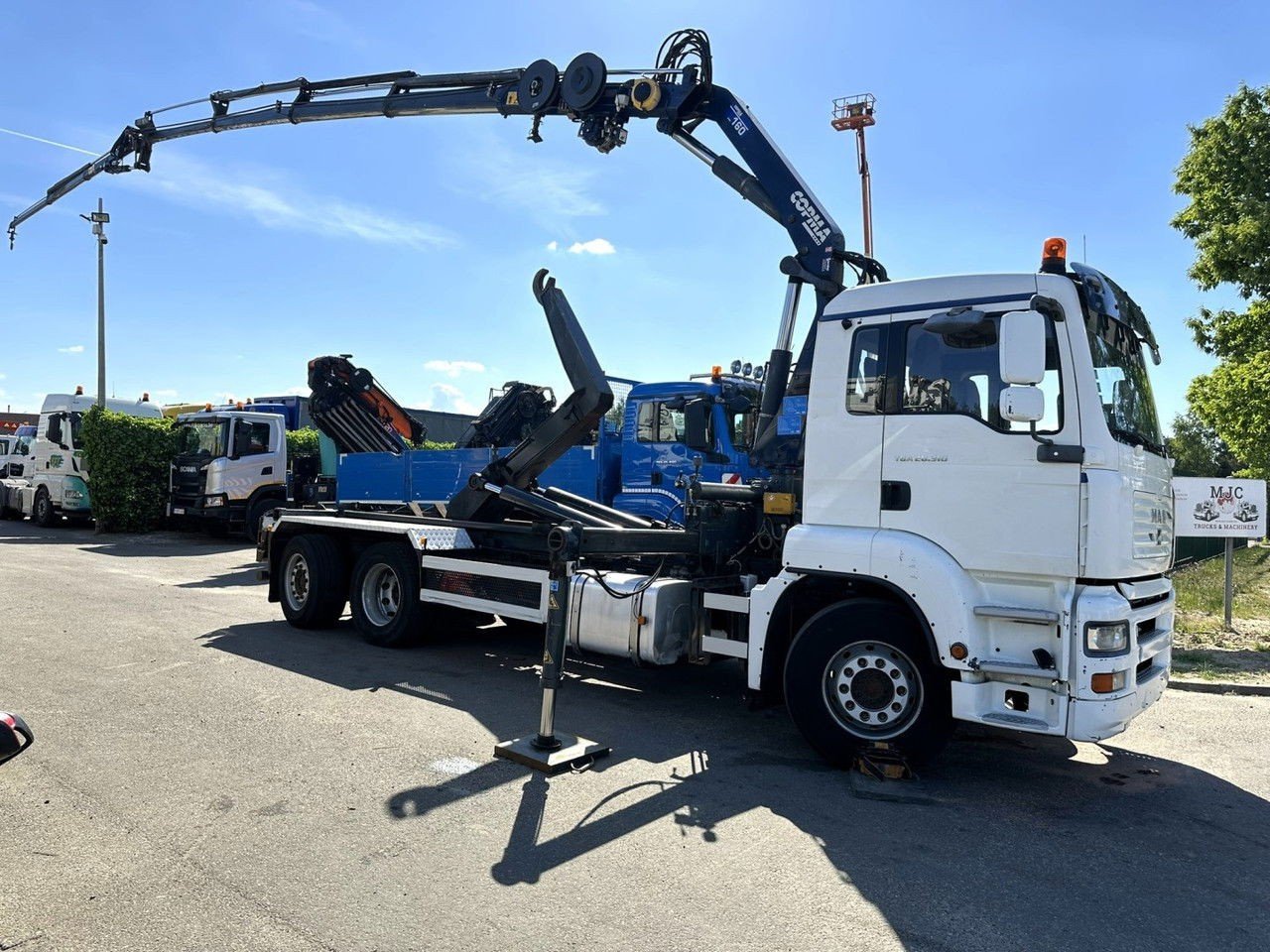MAN TGA 26.310 6X2 Hooklift + Crane Copma 160.4 + JIB J2 + Winch – Radio – Lift + Steering Axle – Euro 3 – BE (TGA 26.310 )