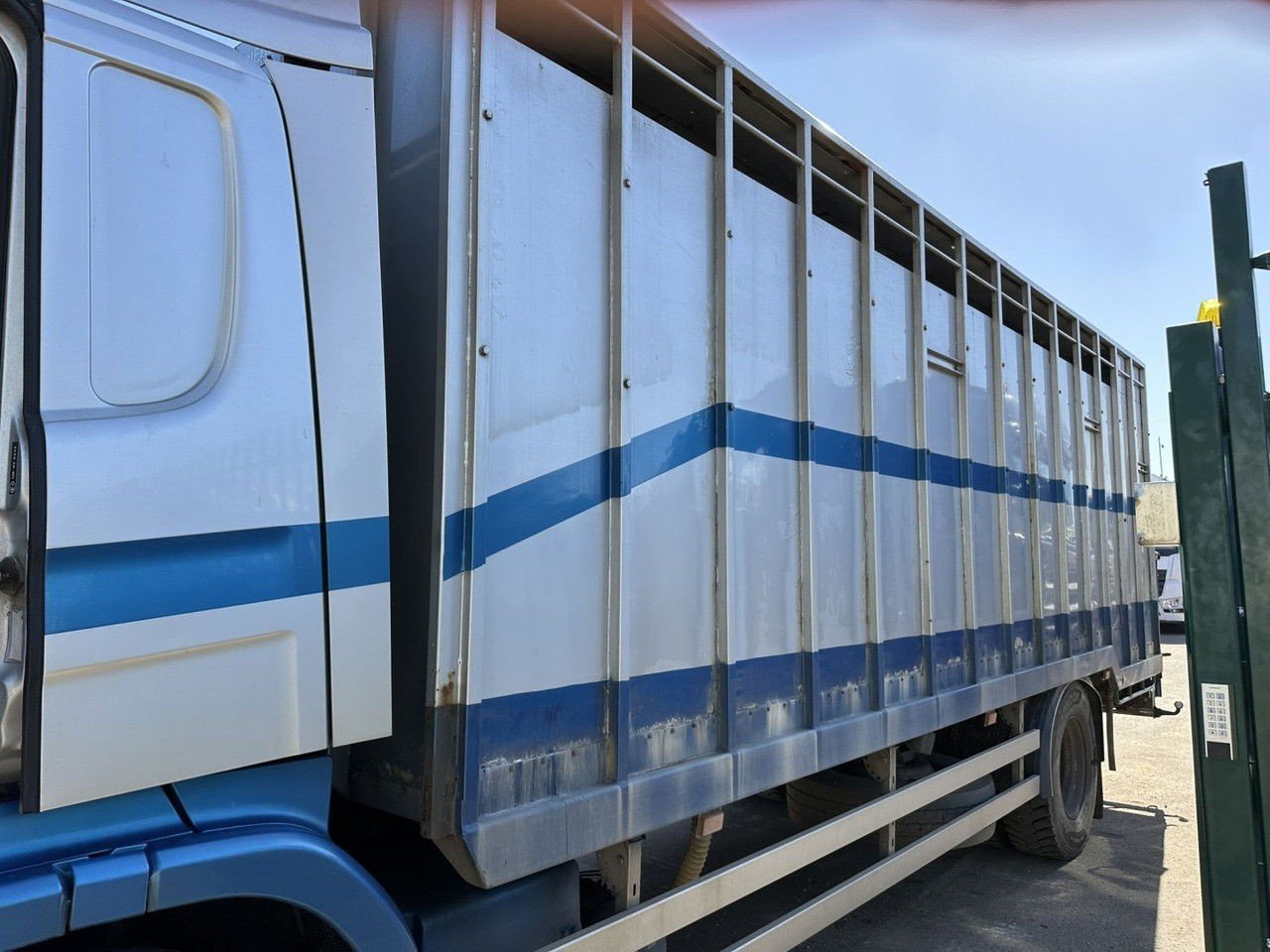 Scania P310 4×2 Animal Transport – ALU BOX 7m – Manual – AIR Suspension – A/C – Belgian Truck (P310 )
