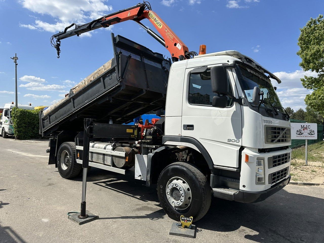 Volvo FM 300 4×4 Tipper + Crane Palfinger PK 12000 – 339.000km – Manual – Steel Spring / BIG Axles – Euro 3 – TÜV 15/10/2025 (FM 300 )
