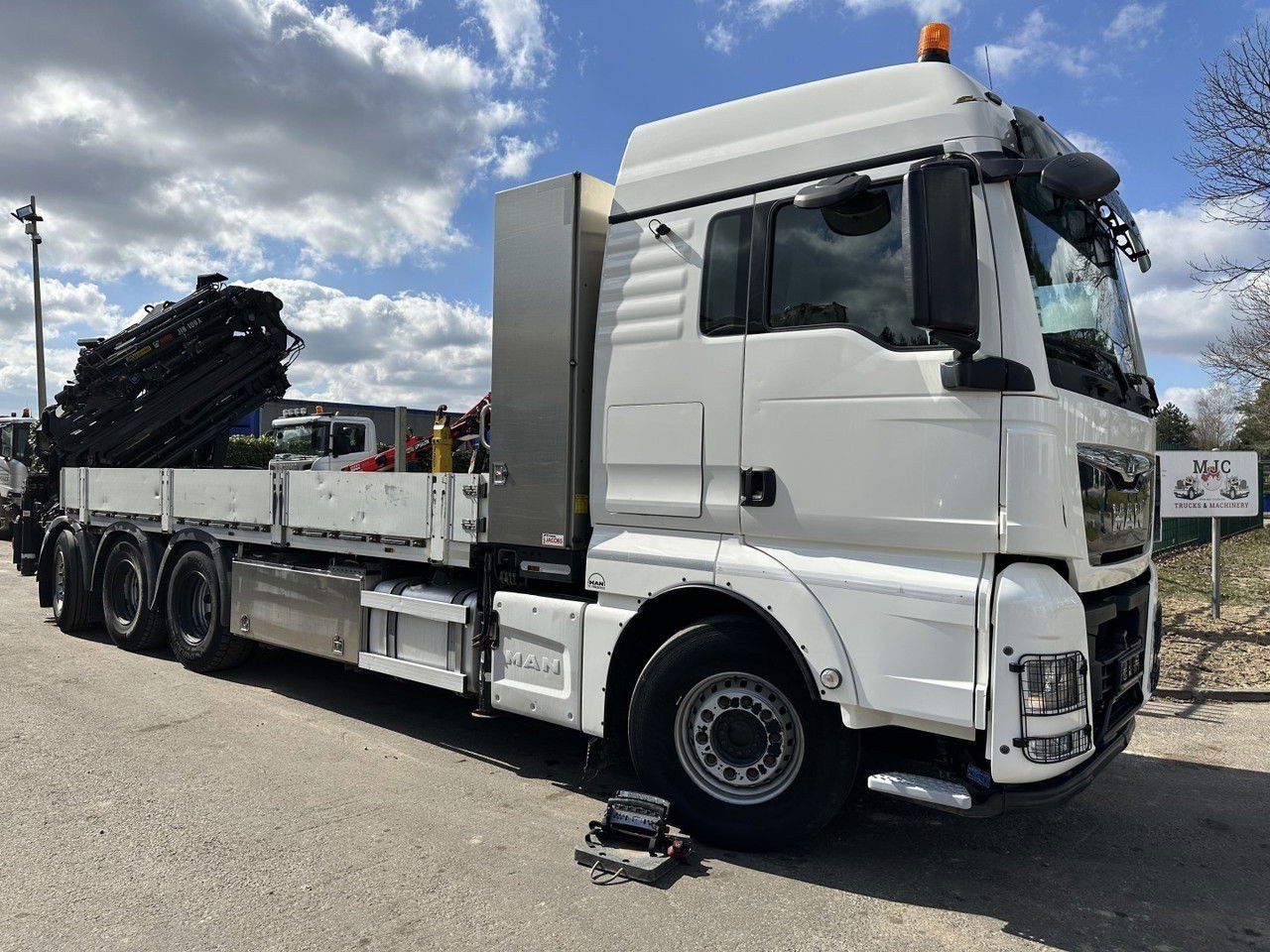 MAN TGX 35.420 8×4-4 Tridem + Crane 26m Hiab X-Hipro 408 E-5 + JIB 100X-5 – Platform 6m40 – 306.245km – BE Truck (TGX )
