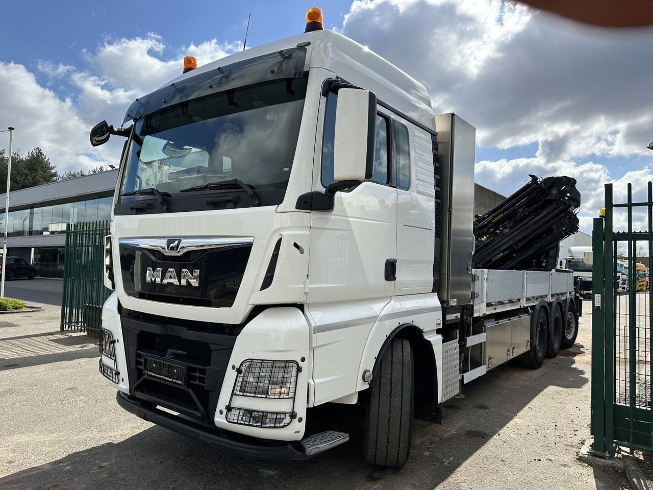 MAN TGX 35.420 8×4-4 Tridem + Crane 26m Hiab X-Hipro 408 E-5 + JIB 100X-5 – Platform 6m40 – 306.245km – BE Truck (TGX )