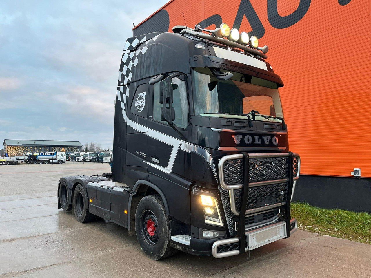 Volvo FH 16.750 6×4 GCW 80 ton + Retarder + Hydraulics + Tandem Axle Lift (16.750 FH )