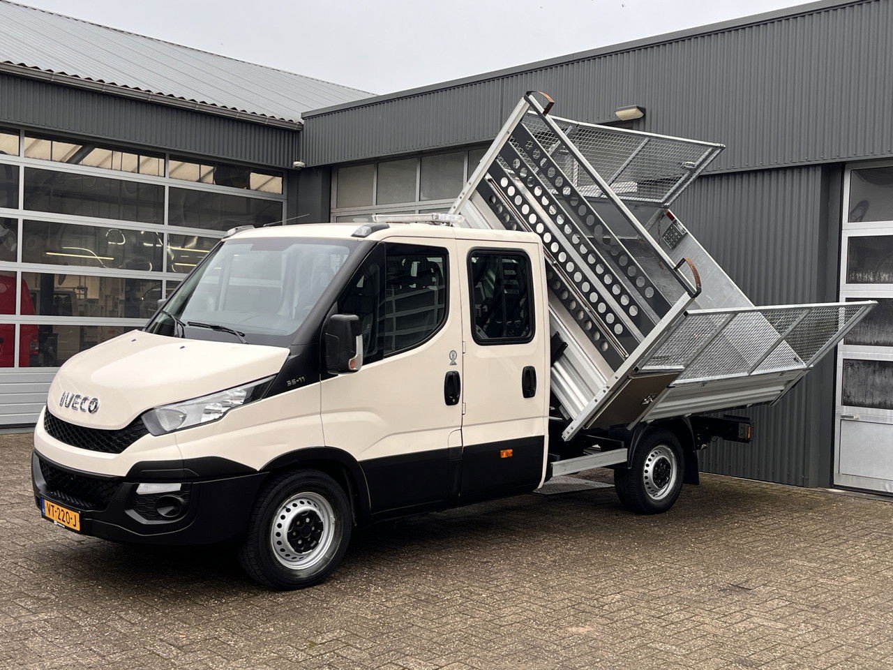 Iveco Daily 35S11D 2.3 3 zijden kipper Airco Telefoonverbinding Gereedschapskist Stuuwielbediening Open laadbak Pick-up P-up Kieper Bakwagen 1e eigenaar Euro 5 Bpm vrij voor particulier gebruik (Daily )