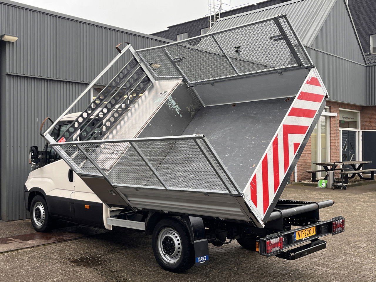 Iveco Daily 35S11D 2.3 3 zijden kipper Airco Telefoonverbinding Gereedschapskist Stuuwielbediening Open laadbak Pick-up P-up Kieper Bakwagen 1e eigenaar Euro 5 Bpm vrij voor particulier gebruik (Daily )