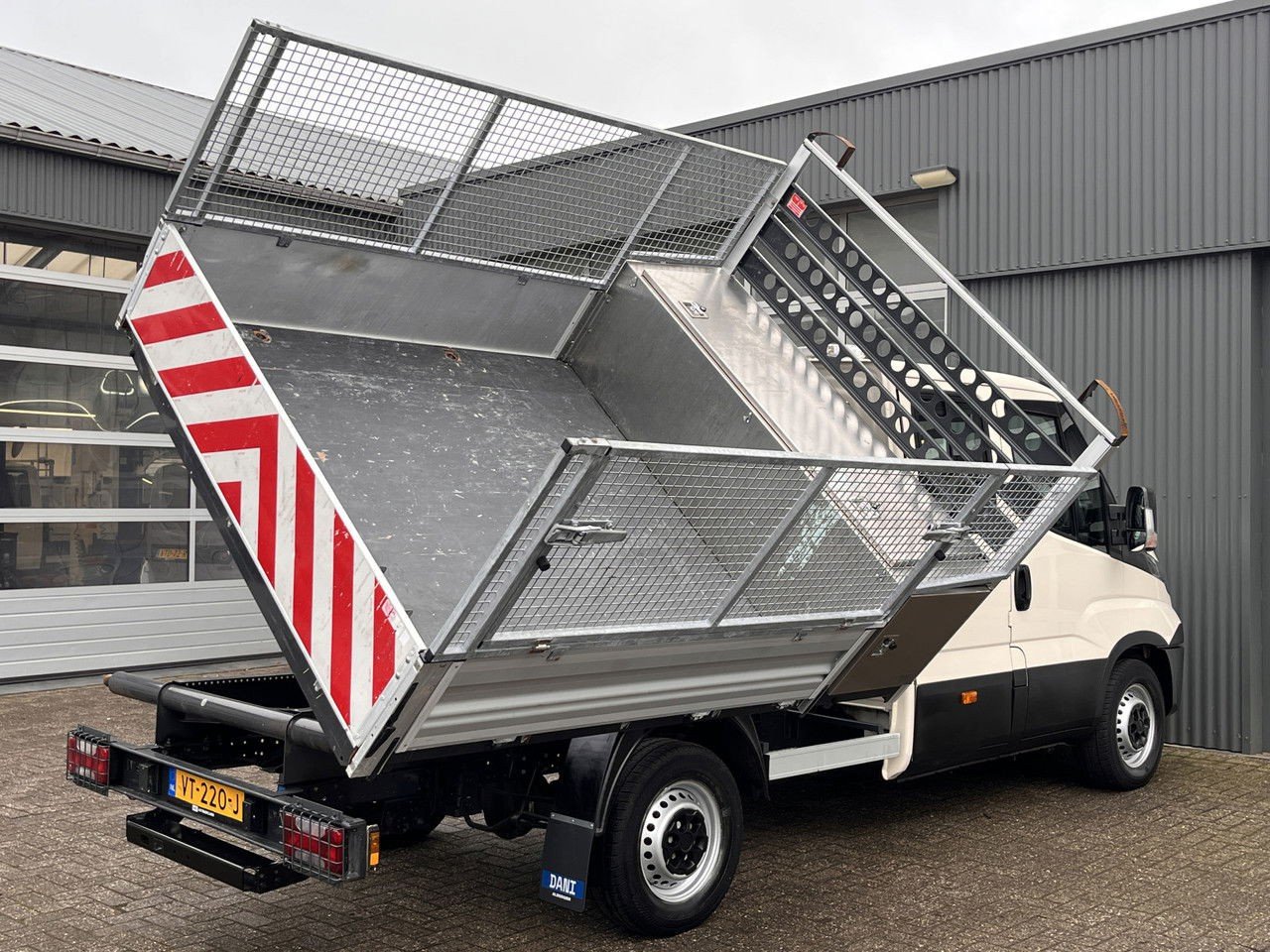 Iveco Daily 35S11D 2.3 3 zijden kipper Airco Telefoonverbinding Gereedschapskist Stuuwielbediening Open laadbak Pick-up P-up Kieper Bakwagen 1e eigenaar Euro 5 Bpm vrij voor particulier gebruik (Daily )