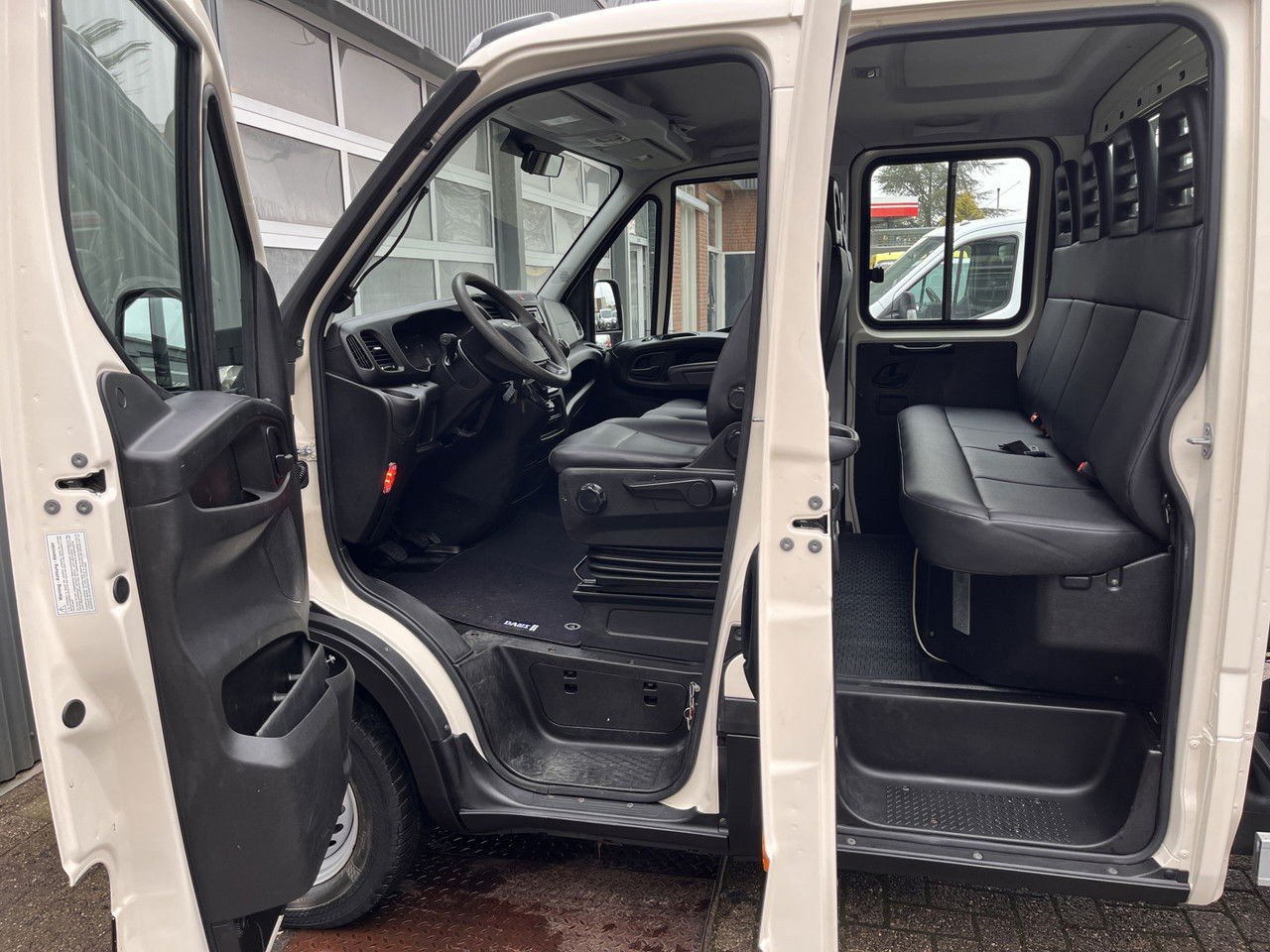 Iveco Daily 35S11D 2.3 3 zijden kipper Airco Telefoonverbinding Gereedschapskist Stuuwielbediening Open laadbak Pick-up P-up Kieper Bakwagen 1e eigenaar Euro 5 Bpm vrij voor particulier gebruik (Daily )