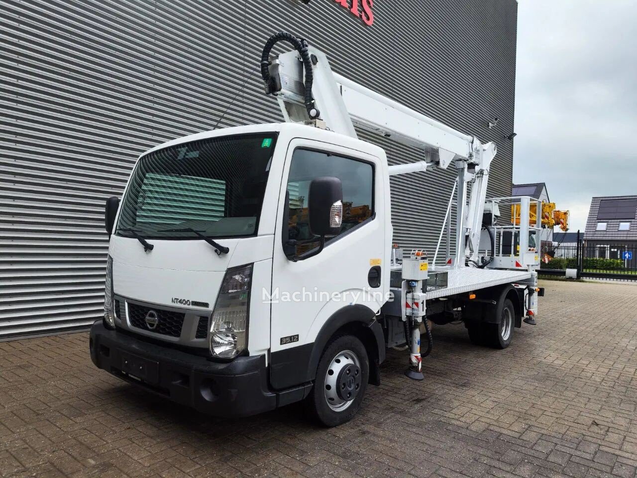 Nissan (Cabstar 35.12 NT400 Multitel MJ201 )