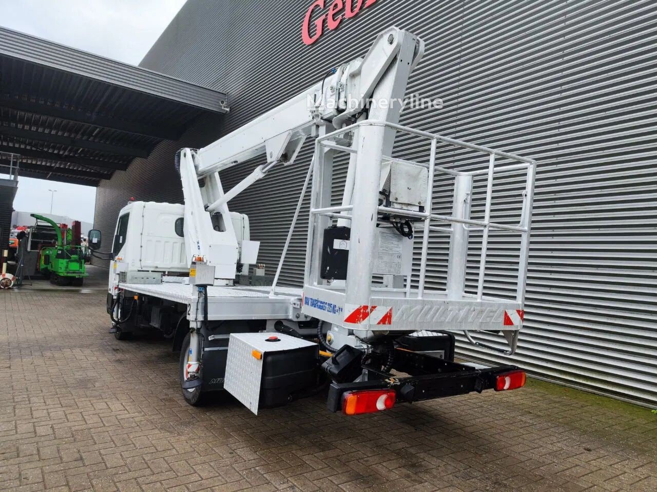 Nissan (Cabstar 35.12 NT400 Multitel MJ201 )