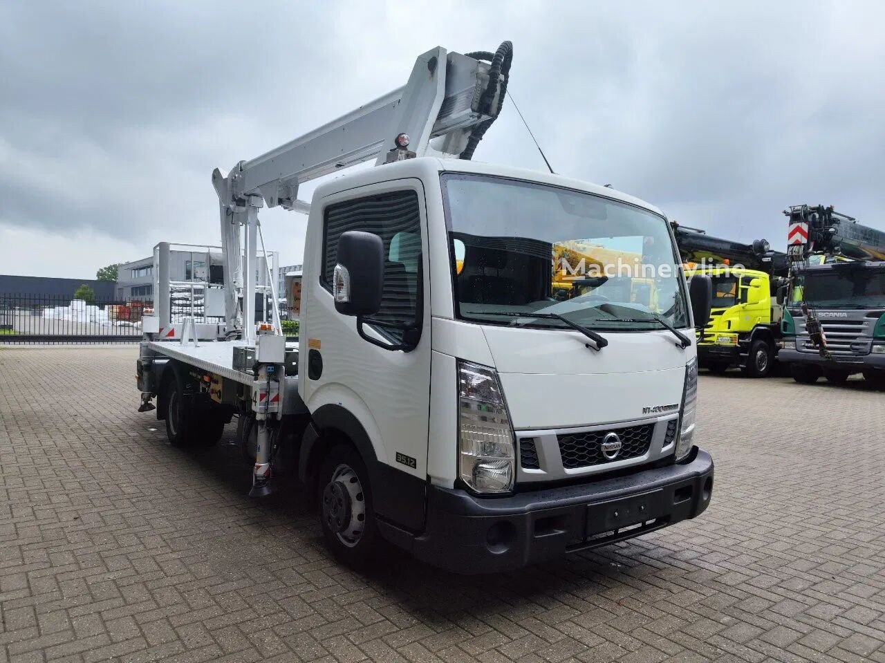 Nissan (Cabstar 35.12 NT400 Multitel MJ201 )