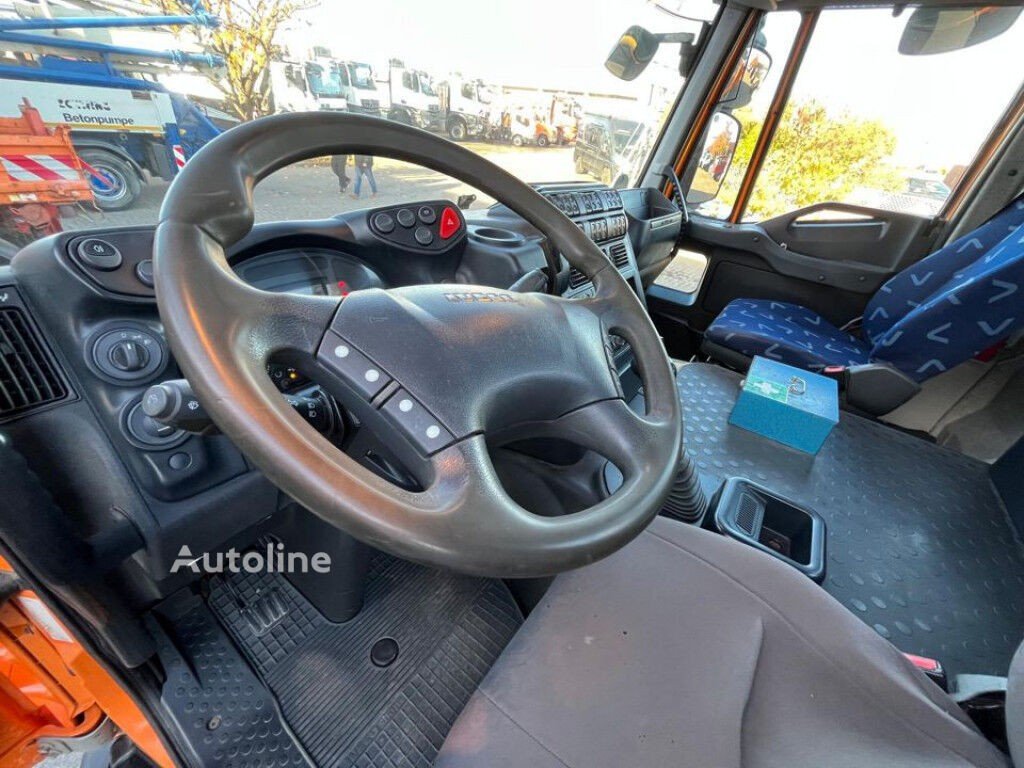 IVECO (MAGIRUS TRACKER AD260T50 )