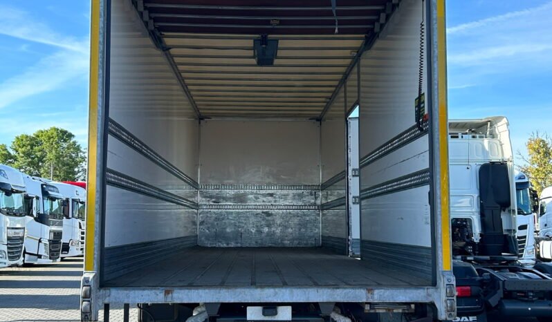 
								Mercedes-Benz Actros 1833 4×2 Caja Cerrada con Trampilla full									