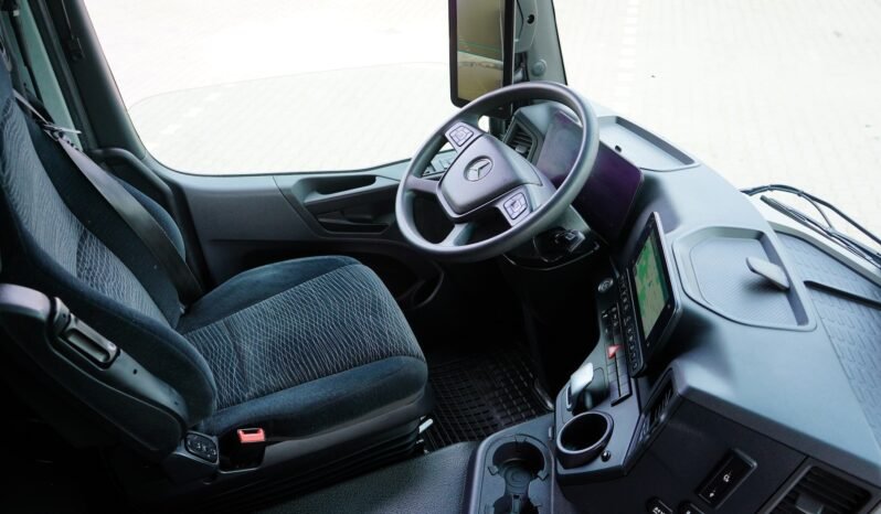 
								Mercedes-Benz Actros 1833 4×2 Caja Cerrada con Trampilla full									