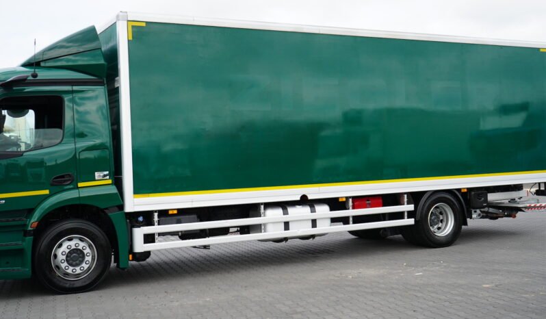 
								Mercedes-Benz Actros 1833 4×2 Caja Cerrada con Trampilla full									