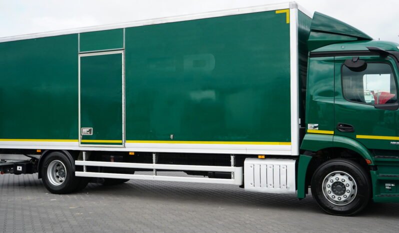 
								Mercedes-Benz Actros 1833 4×2 Caja Cerrada con Trampilla full									