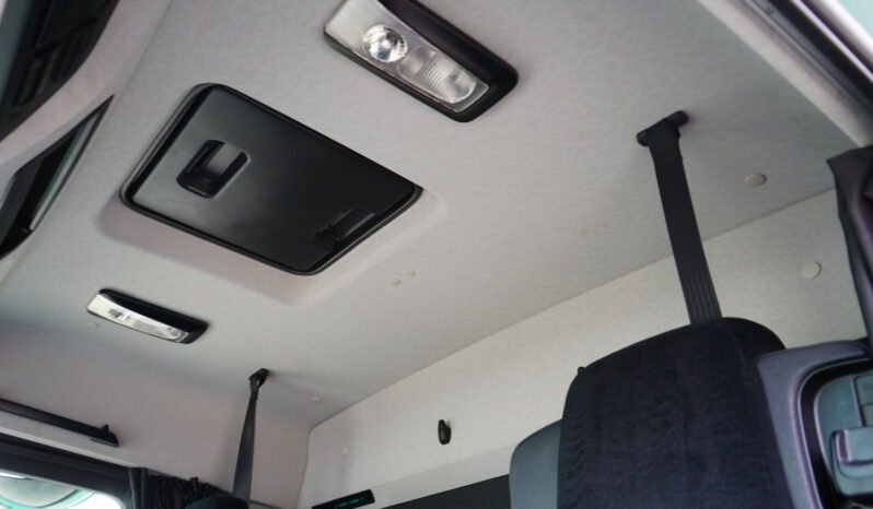 
								Mercedes-Benz Actros 1833 4×2 Caja Cerrada con Trampilla full									