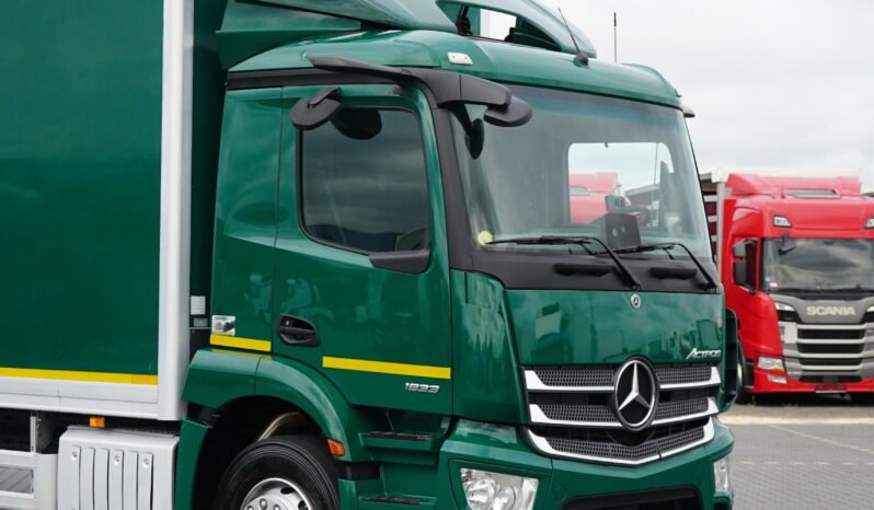 
								Mercedes-Benz Actros 1833 4×2 Caja Cerrada con Trampilla full									
