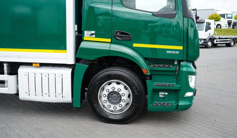
								Mercedes-Benz Actros 1833 4×2 Caja Cerrada con Trampilla full									