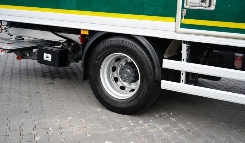 
								Mercedes-Benz Actros 1833 4×2 Caja Cerrada con Trampilla full									